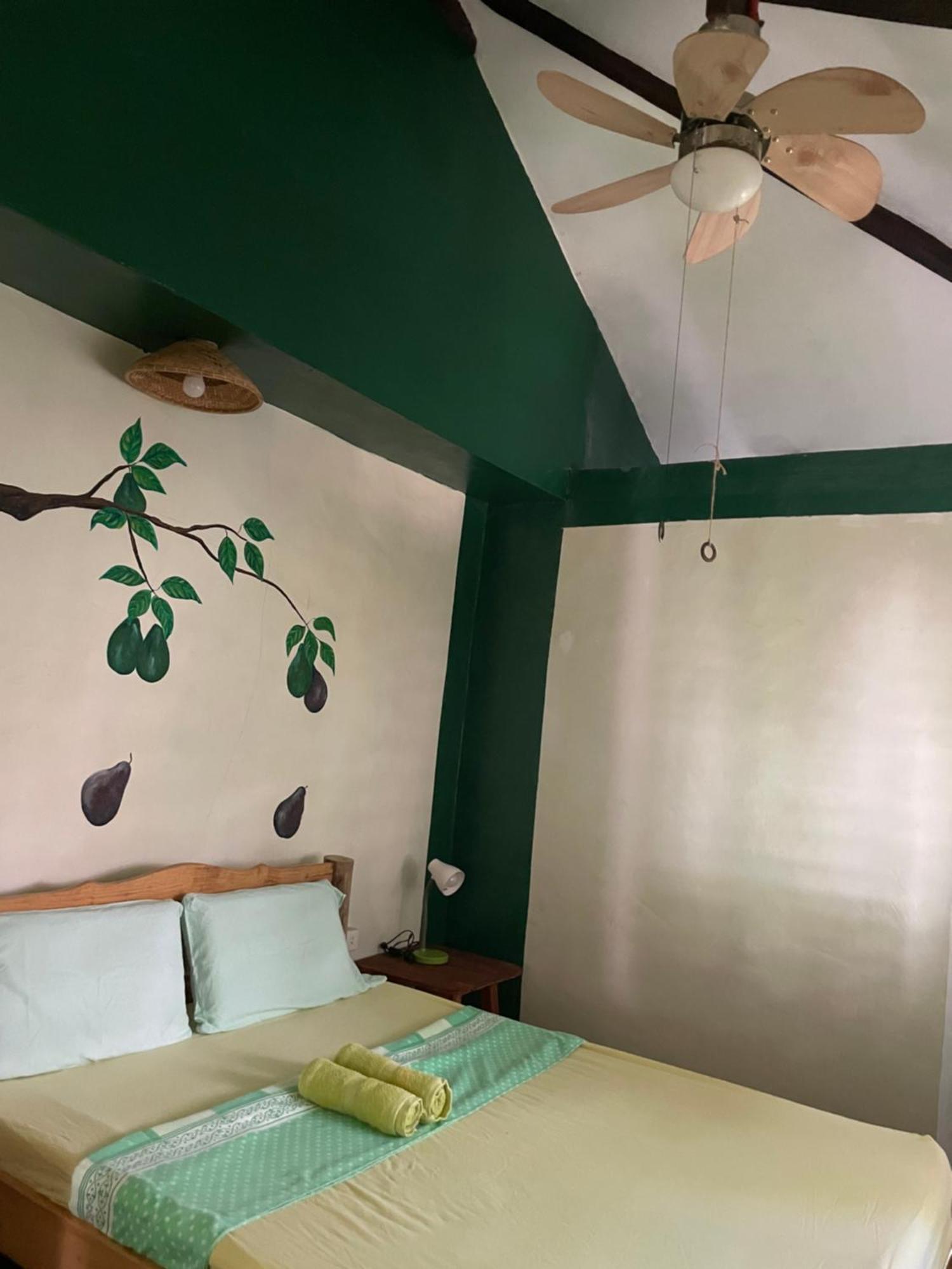 Chelle'S Guesthouse And Backpackers Сикиджор Екстериор снимка
