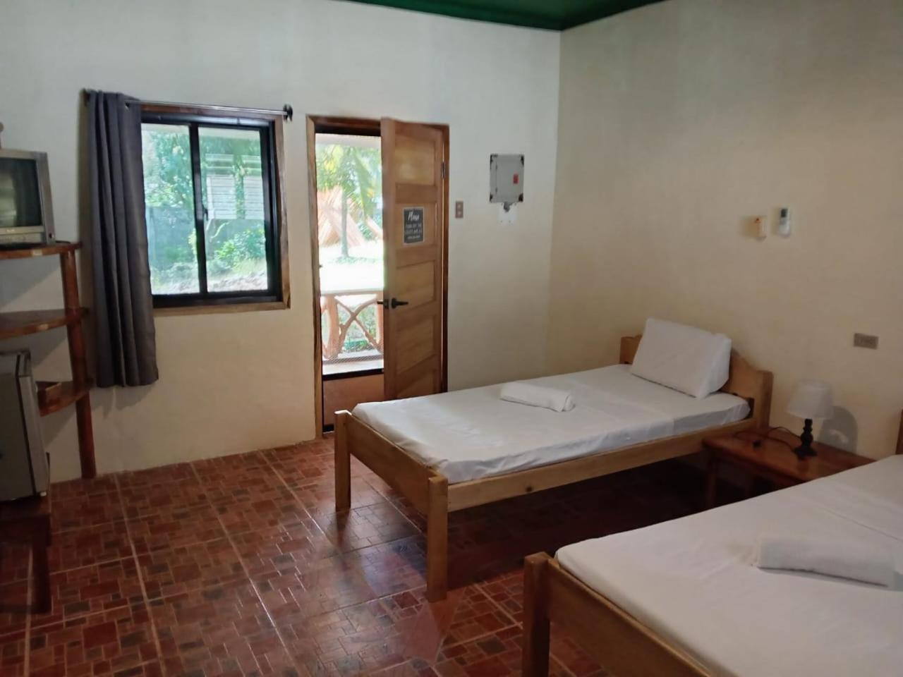 Chelle'S Guesthouse And Backpackers Сикиджор Екстериор снимка